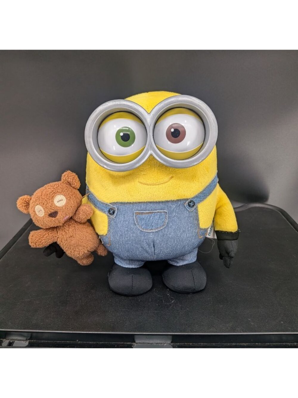 Universal Studios Bob Minions Light Up Talks Plush W/ Teddy Bear Illumination 9"